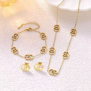 Elegant Gold Jewelry Set